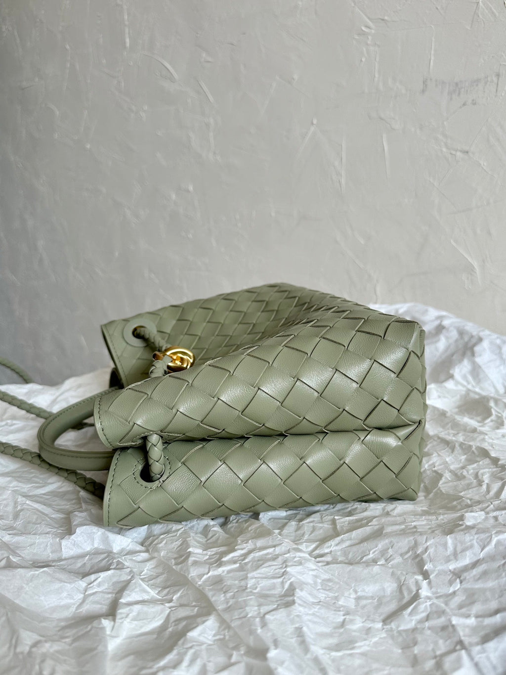 BOTTEGA VENETA SMALL ANDIAMO 25CM LIGHT GREEN LAMBSKIN