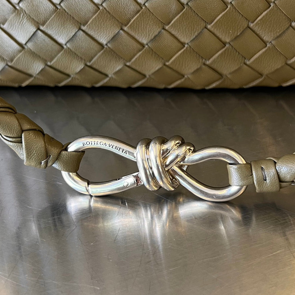 BOTTEGA VENETA MEDIUM ANDIAMO 32CM OLIVE LAMBSKIN