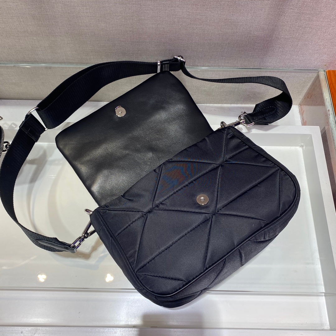 PRADA SMALL FLAP BAG 21 IN BLACK TRIANGULAR QUILTED PATTERN RE-NYLON