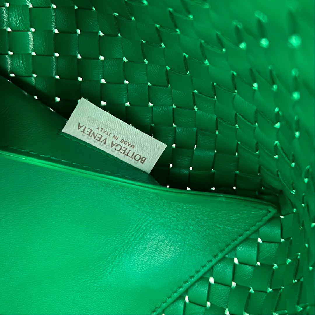 BOTTEGA VENETA SMALL CABAT 32 IN GREEN LAMBSKIN