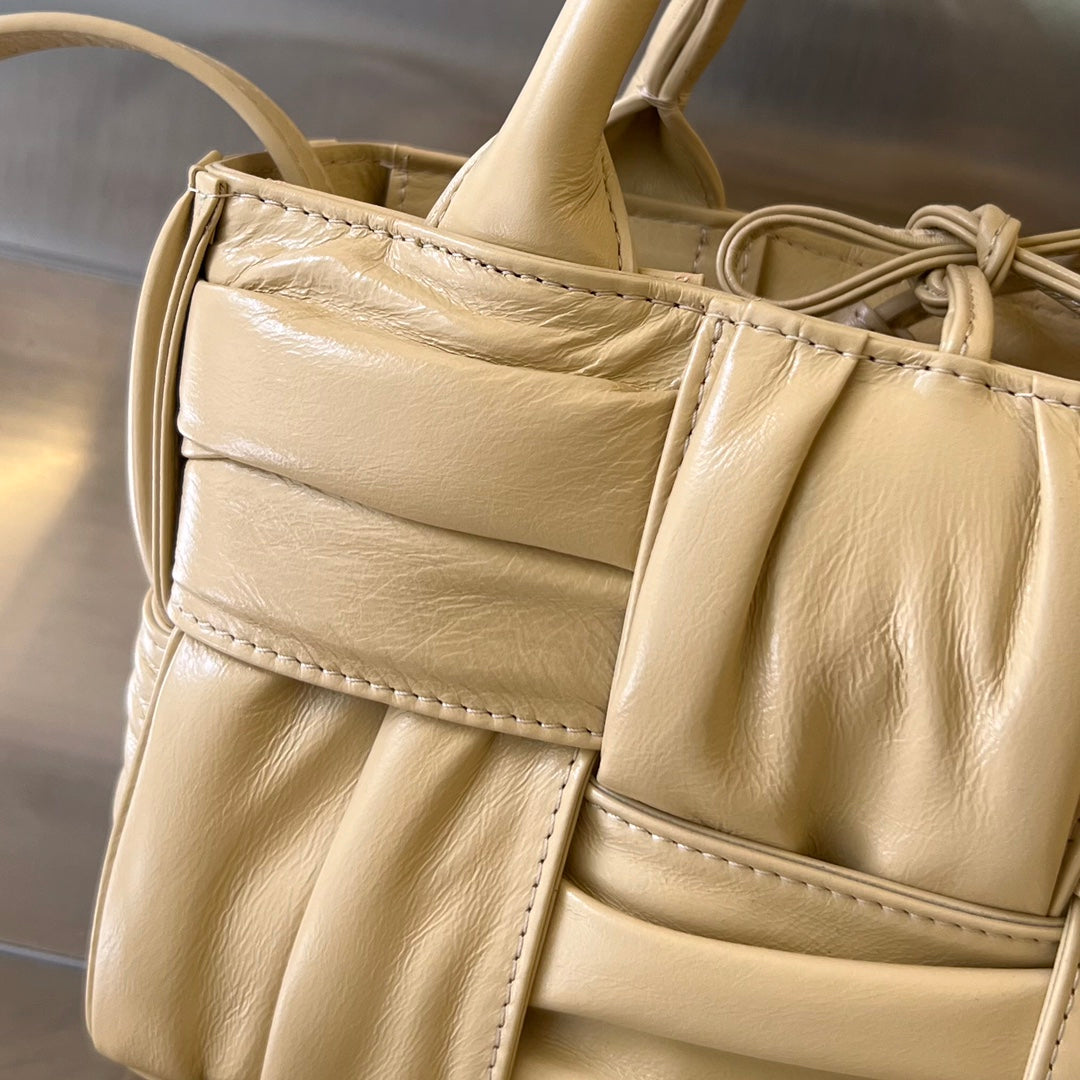 BOTTEGA VENETA CANDY ARCO TOTE 20 IN BEIGE SOFT LAMBSKIN