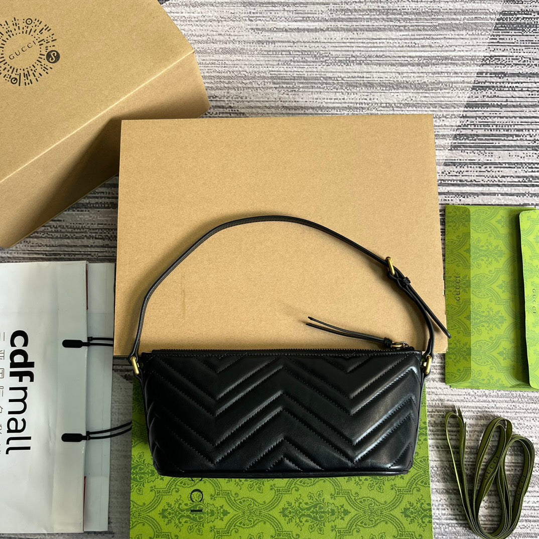 GUCCI MARMONT SMALL 23 HANDBAG IN BLACK CALFSKIN WITH GOLDEN LOGO