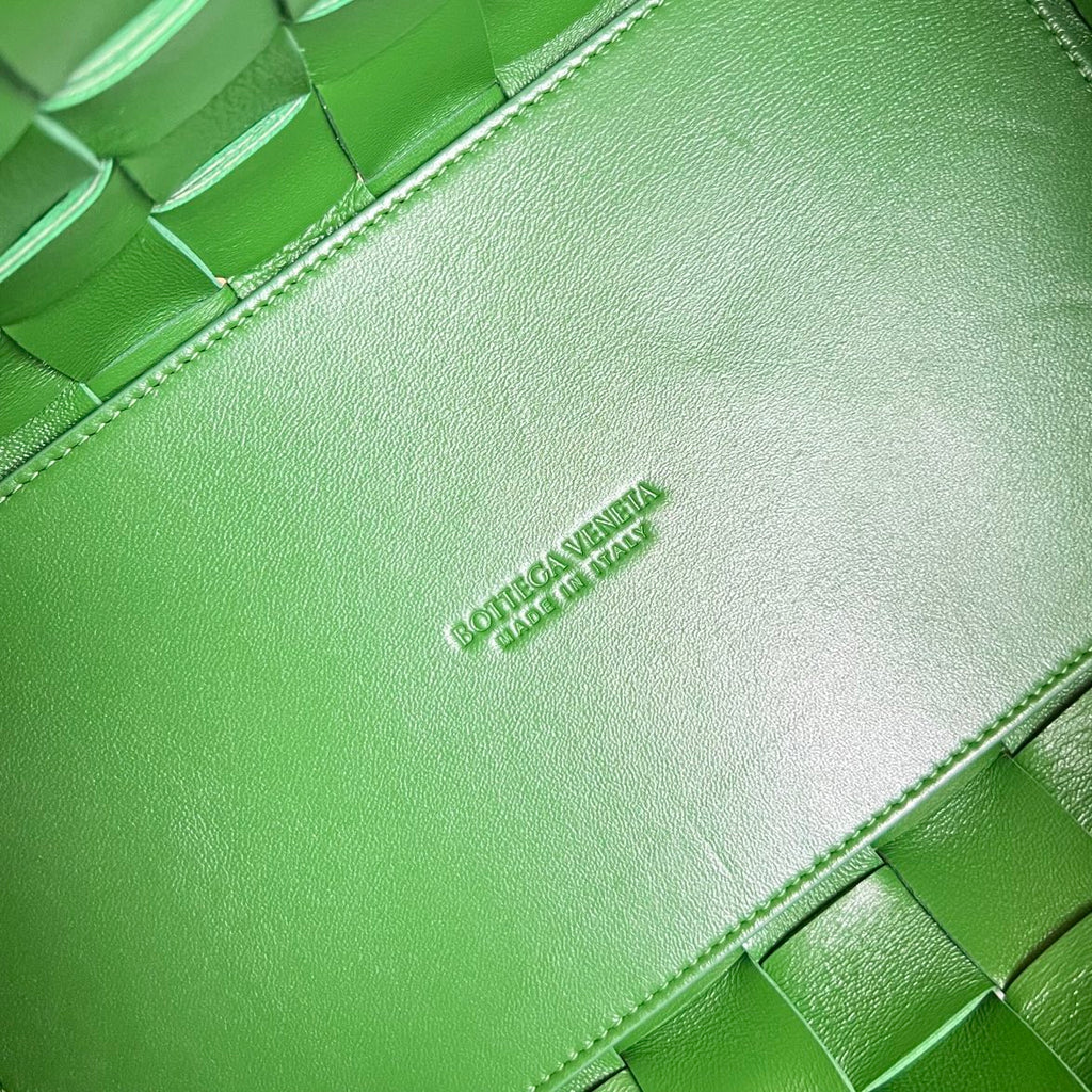 BOTTEGA VENETA MEDIUM 28 CASSETTE NEON GREEN LAMBSKIN
