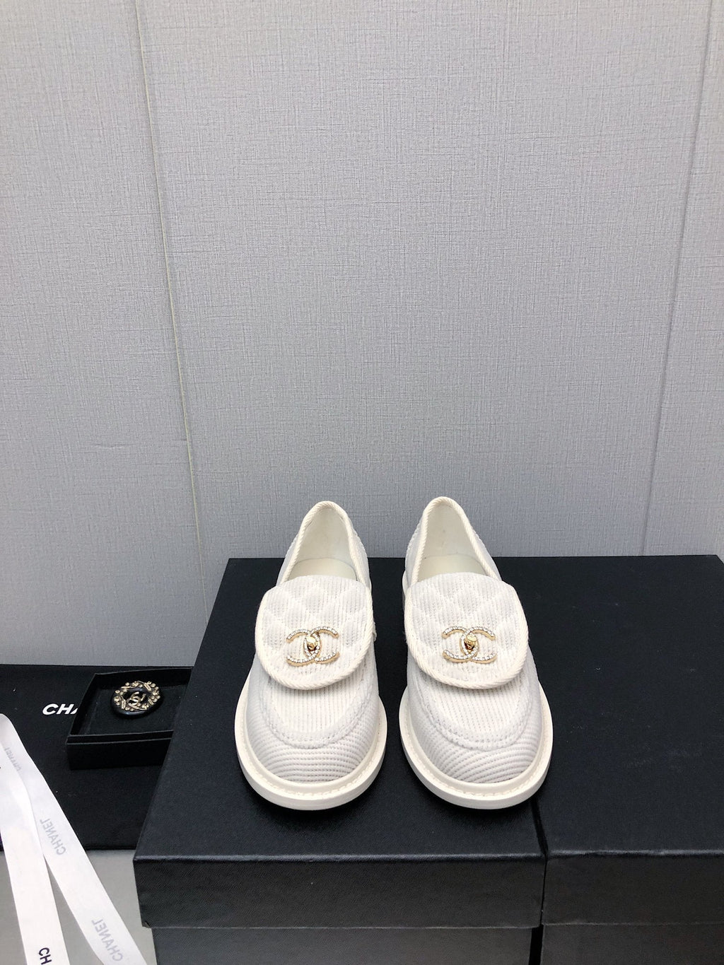 CHANEL moasins white denim 40mm
