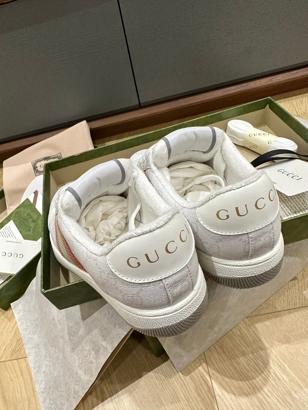 GUCCI WOMEN'S SCREENER TRAINER LIGHT GRAY CALFSKIN