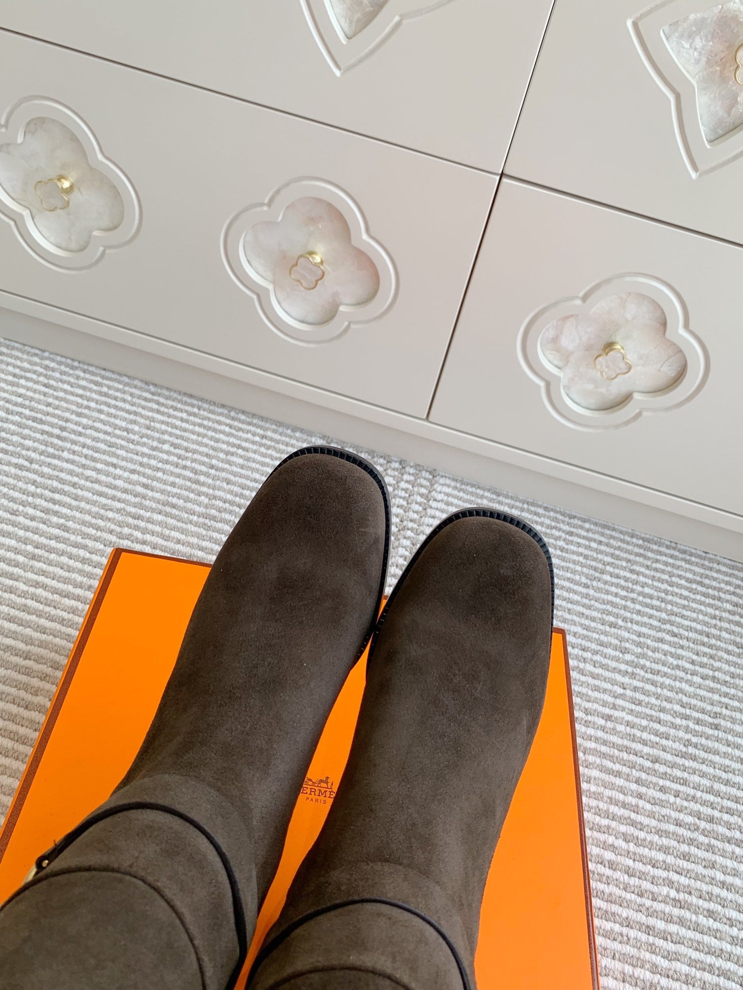 HERMES 25S TALL BOOTS 50 MM IN DARK BROWN SUEDE WITH GOLD HARDWARE