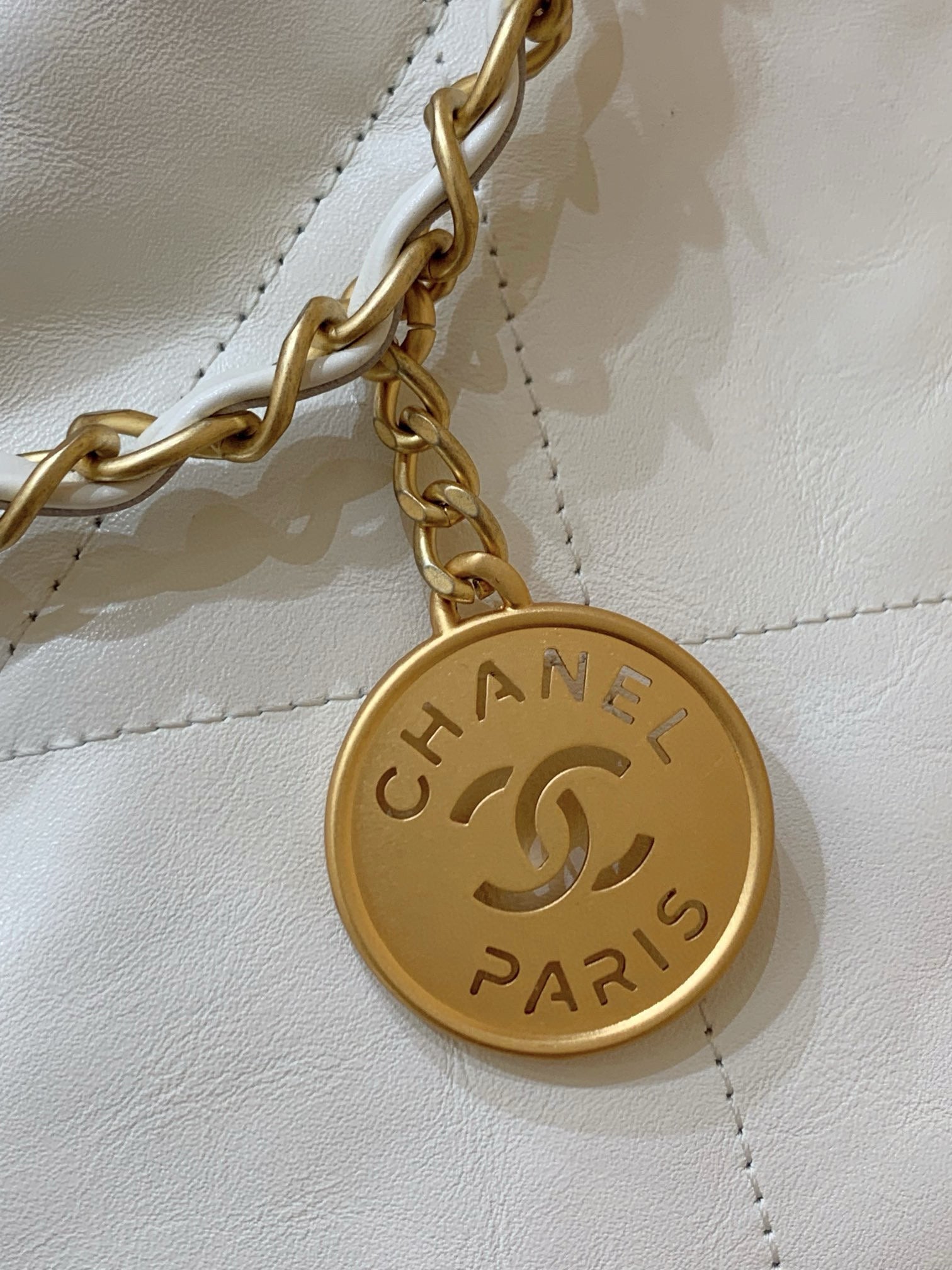 CHANEL HOBO BAG 37 WHITE  BLACK LAMBSKIN GOLD HARDWARE