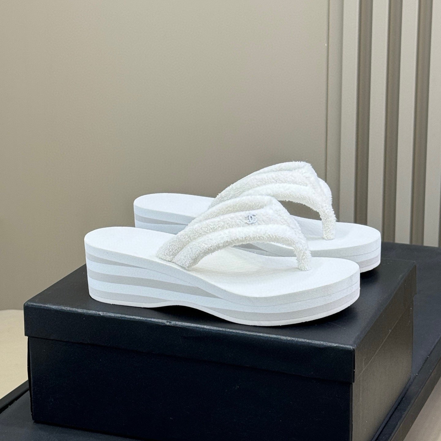 CHANEL THONG SANDALS IN WHITE COTTON