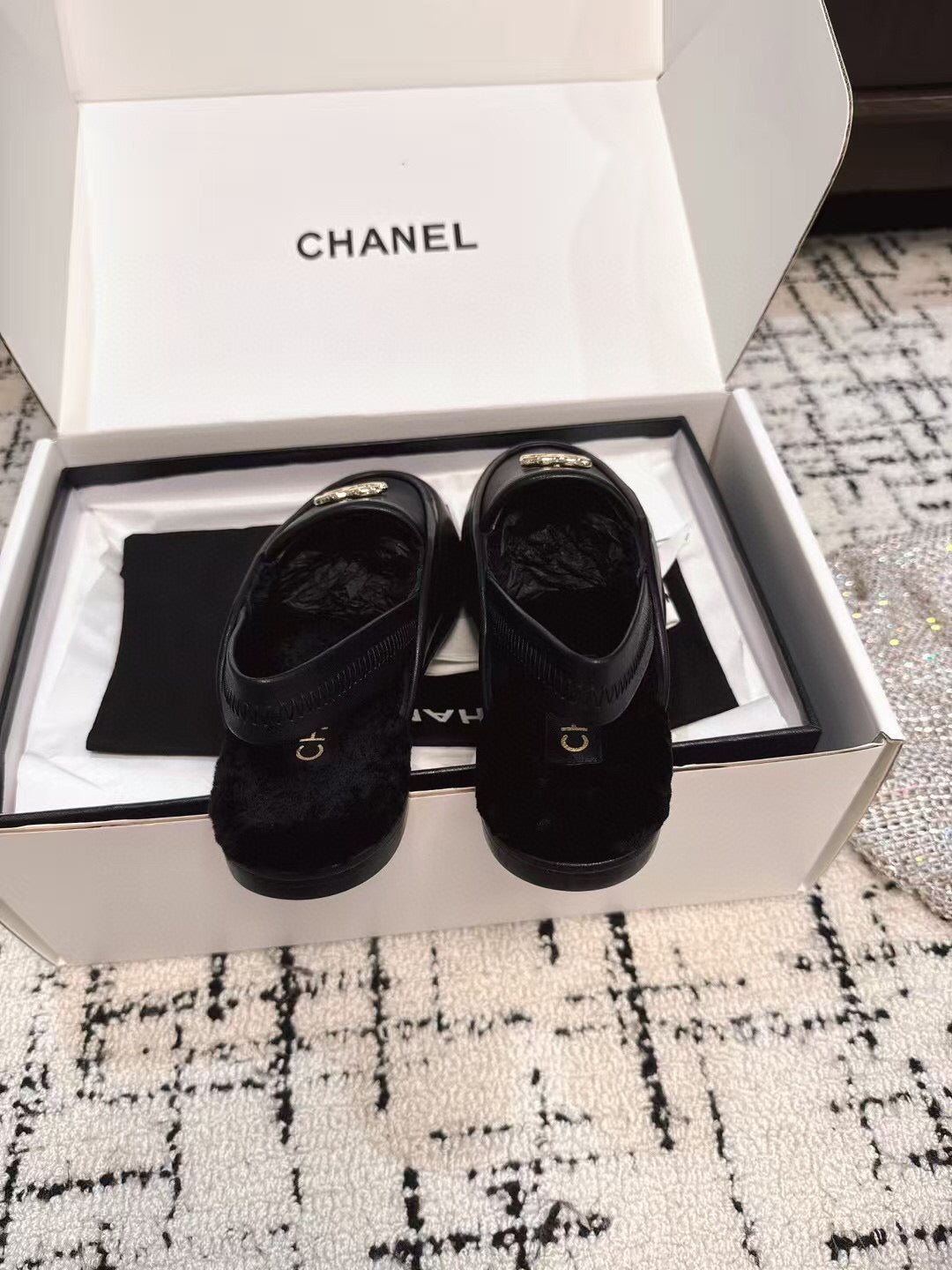 CHANEL SLINGBACK LOAFER IN BLACK CALFSKIN AND SHEARLING