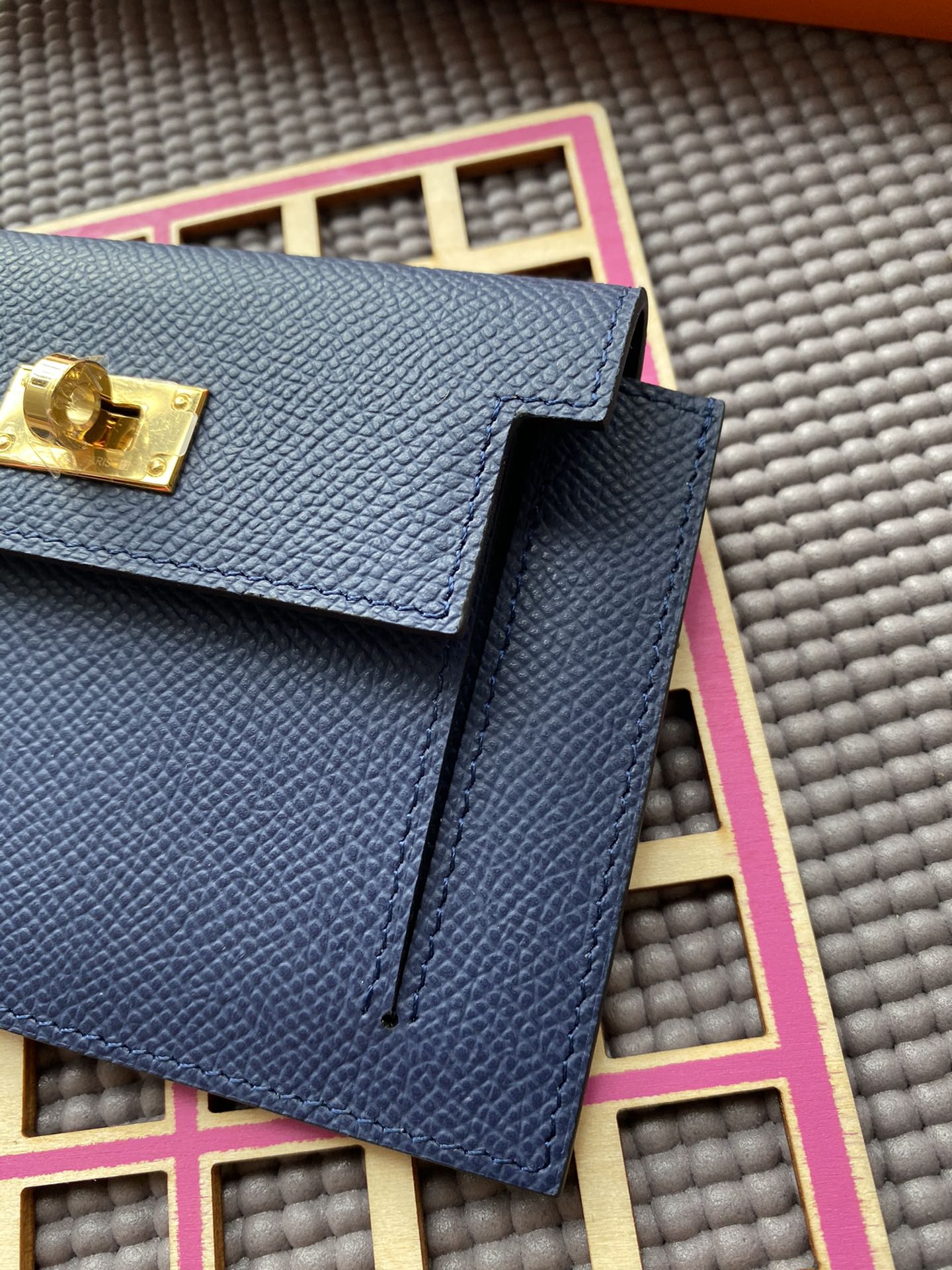 HERMES Kelly Pocket 13.5 Blue Epsom Ghw