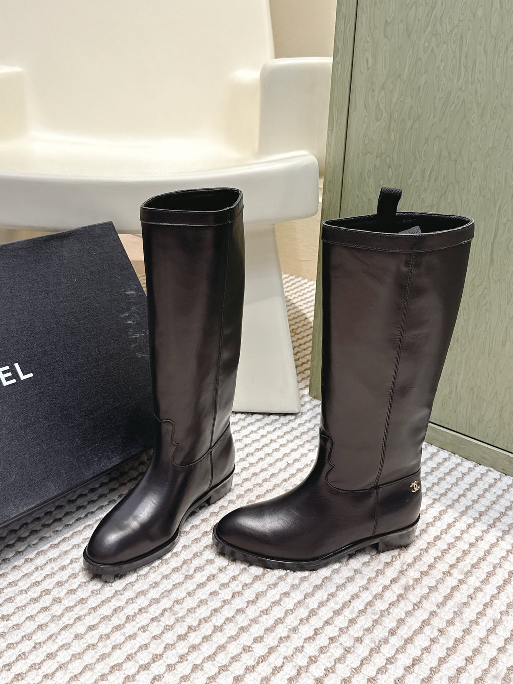 CHANEL 25S KNEE-HIGH BOOTS IN BLACK CALFSKIN
