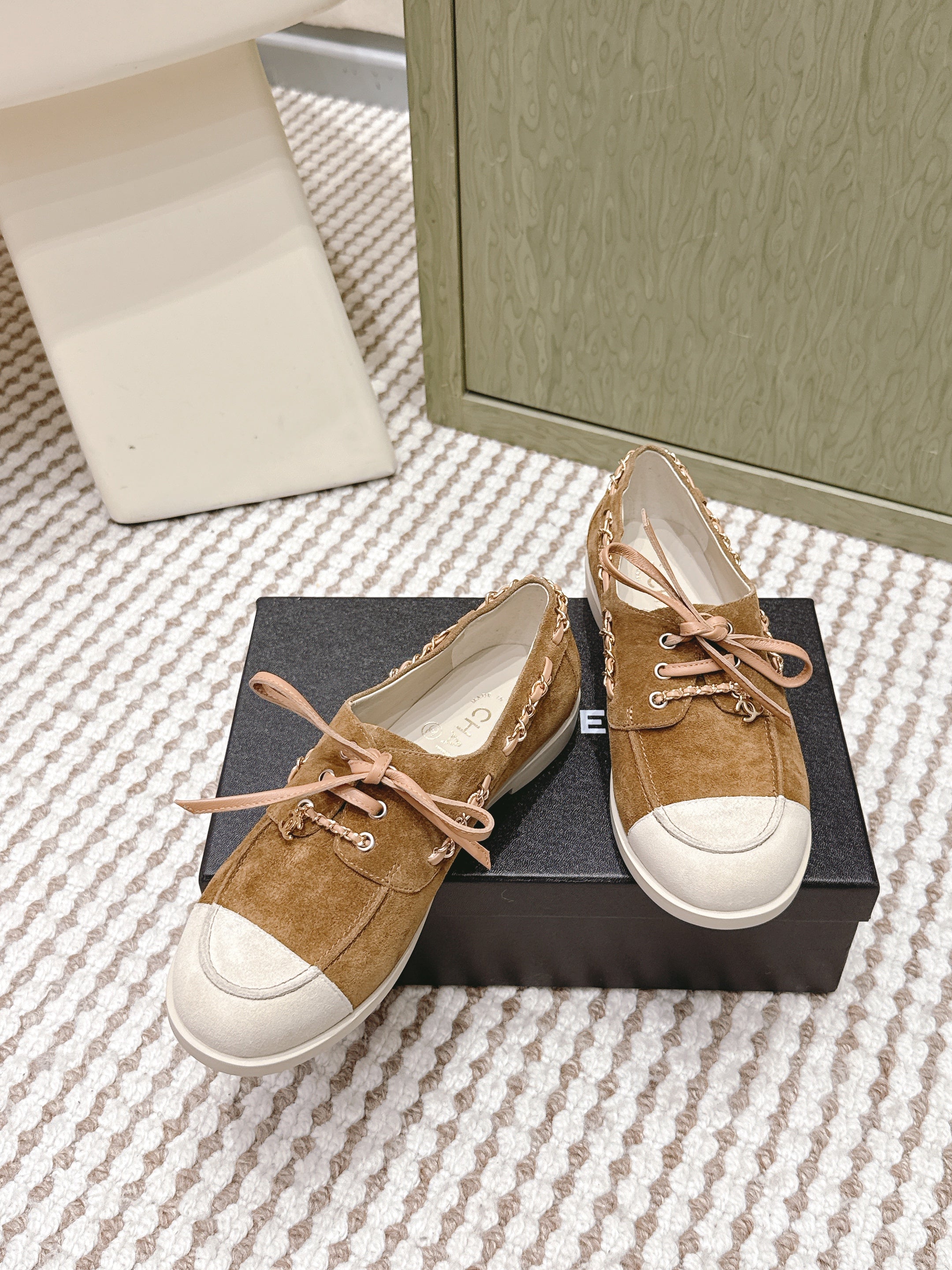 CHANEL 25S MOASINS IN BROWN AND LIGHT GREY SUEDE