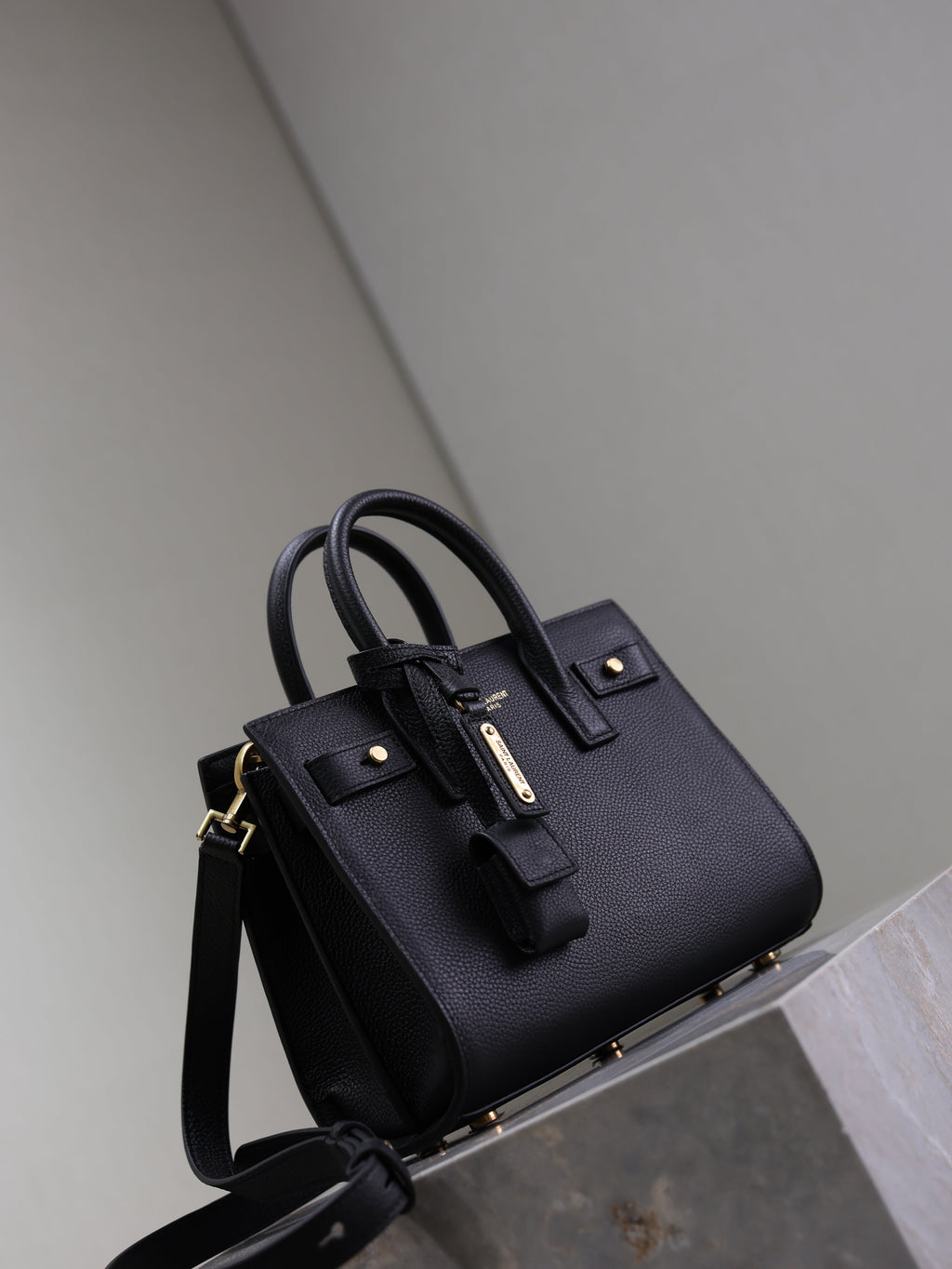 YSL 25S SAC DE JOUR 22 IN BLACK SUPPLE GRAINED CALFSKIN GOLD HARDWARE