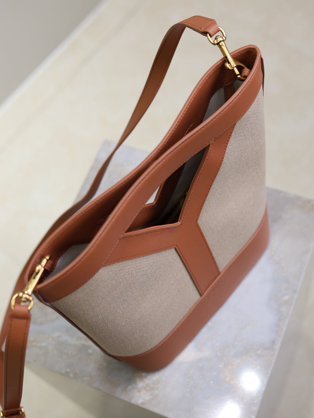 YSL 25S Y SMALL BUCKET 29 IN DESERT DUST AND BRICK CANVAS GOLD HARDWRE