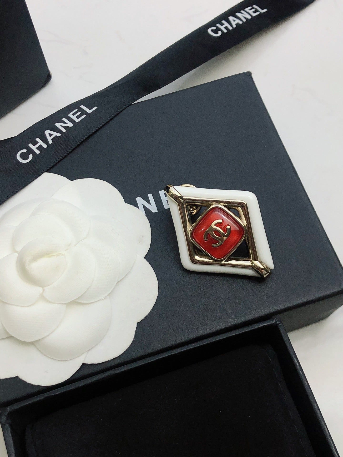 18K  Chanel Rhombus Brooch