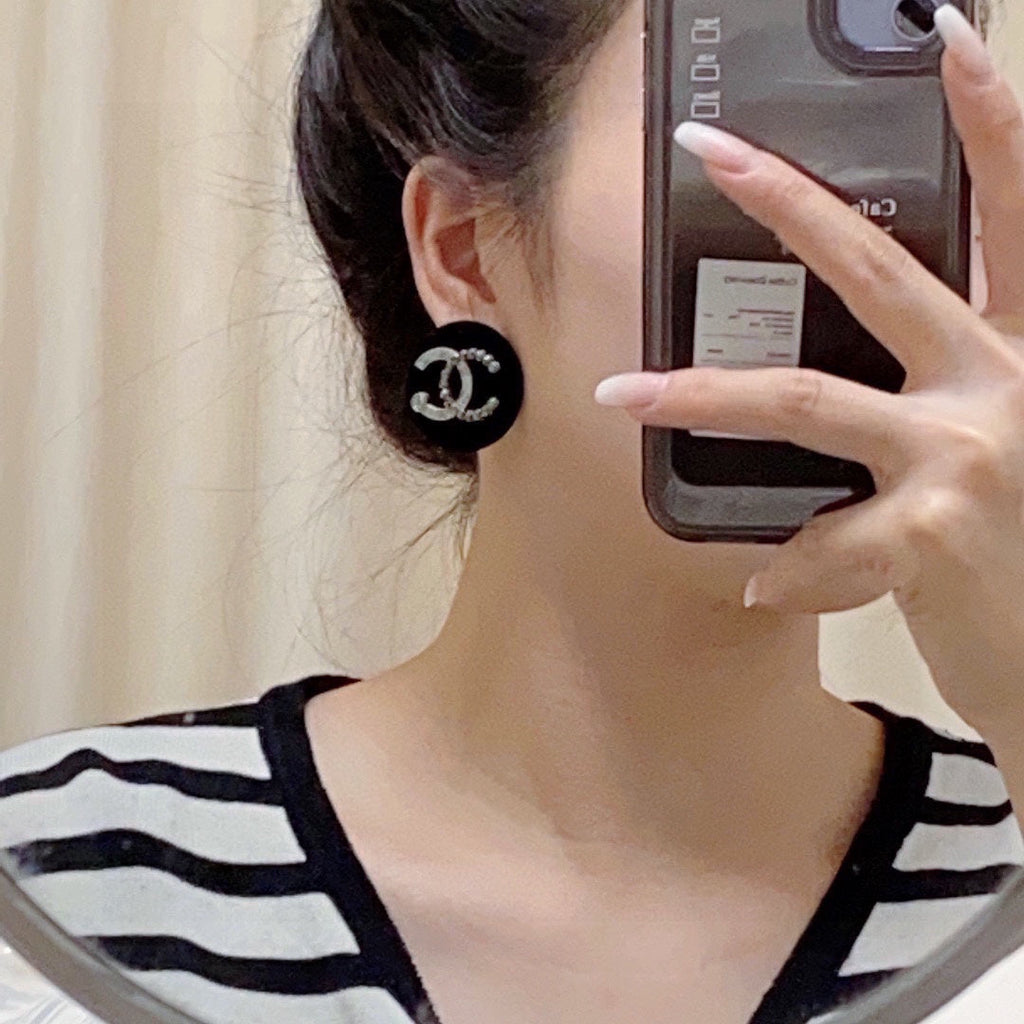 18K  Chanel Black Resin Crystals Earrings