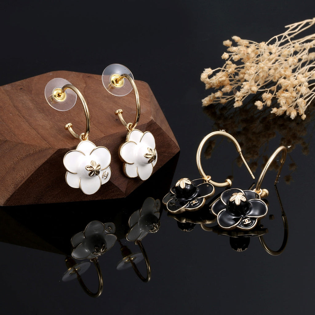 18K  Chanel Flower Earrings