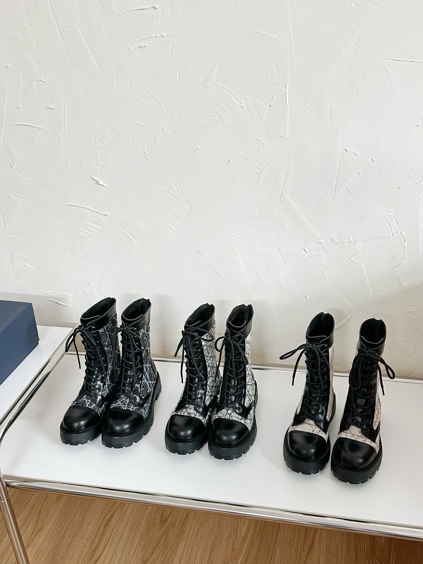 DIOR D-UNIT ANKLE BOOT BLACK CALFSKIN WITH WHITE AND BLACK CANNAGE TWEED