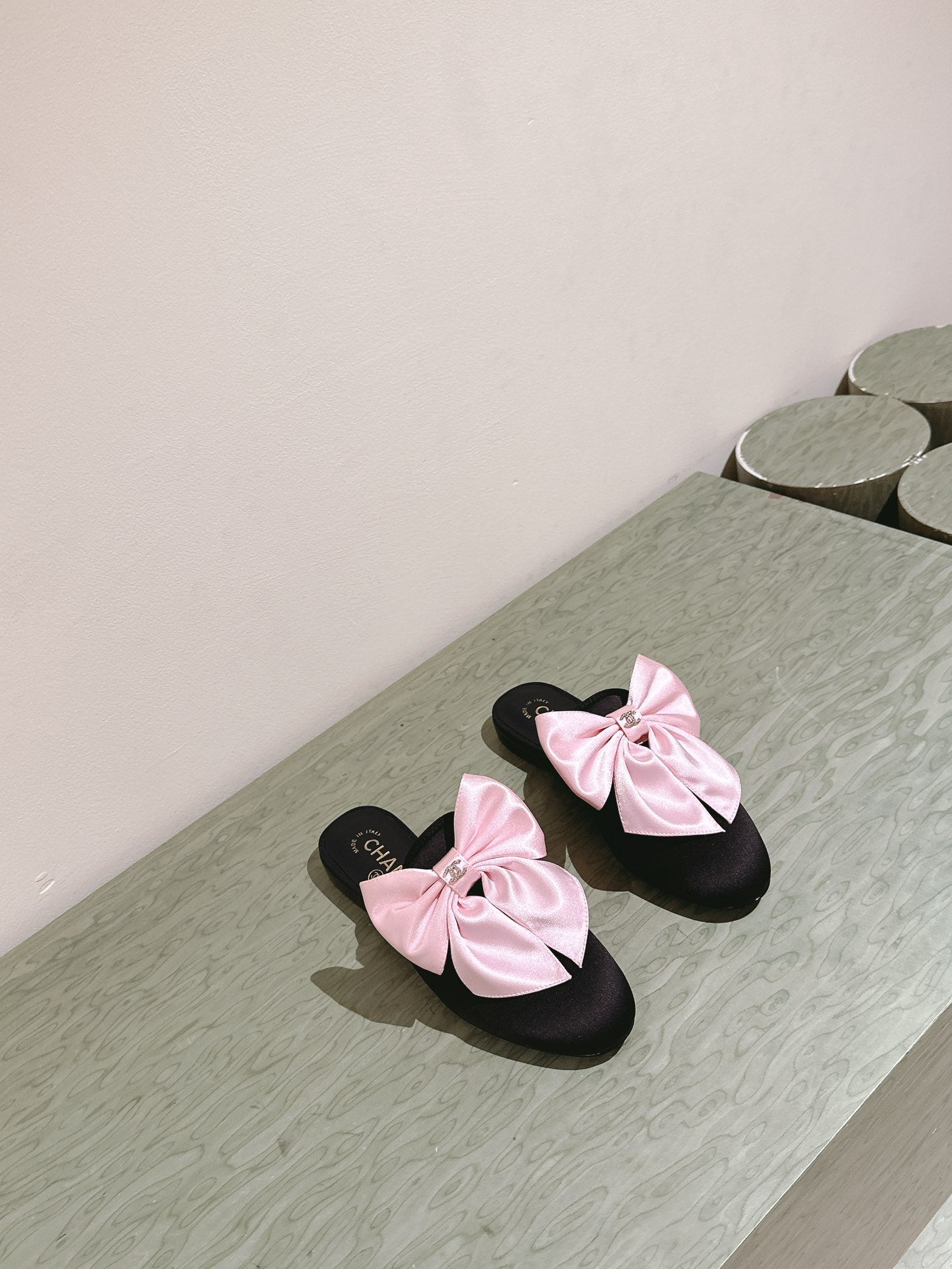 CHANEL MULE WITH SILK LIGHT PINK BOW AND BLACK LAMBSKIN