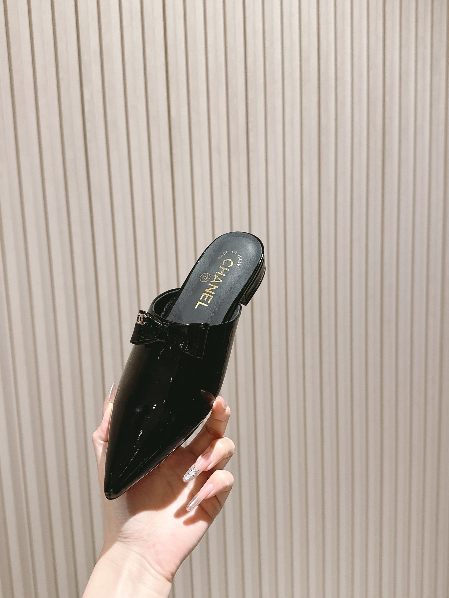 CHANEL FLAT MULES 25S IN BLACK PATENT LEATHER