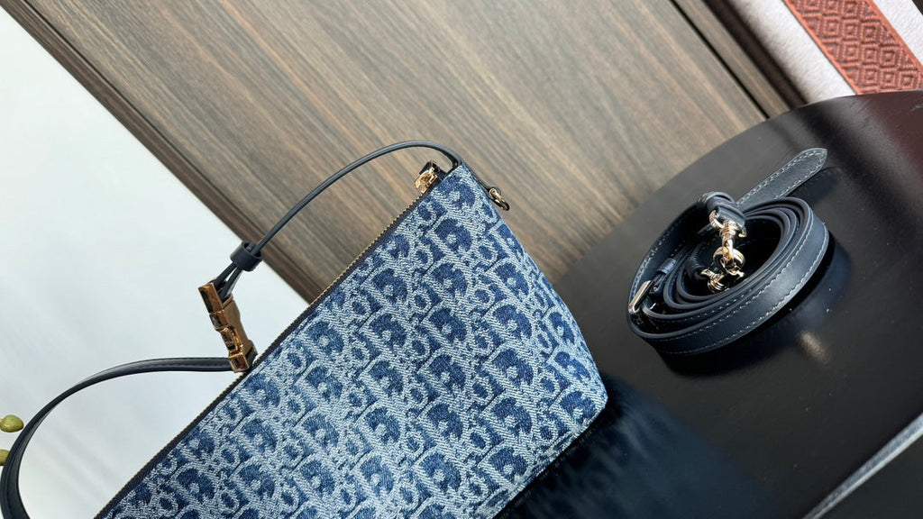 DIOR TRAVEL NOMAD POUCH 22 IN BLUE MONOGRAM OBLIQUE JACQUARD