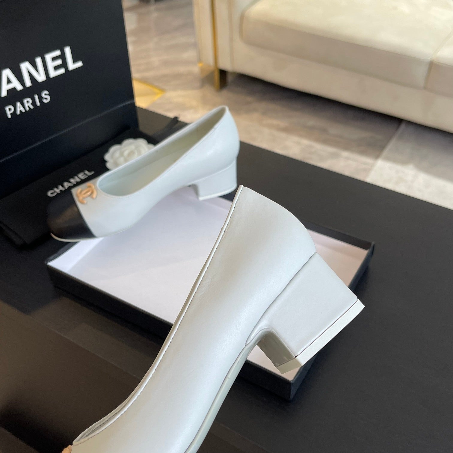 CHANEL PUMP WHITE MIX BLACK CALFSKIN