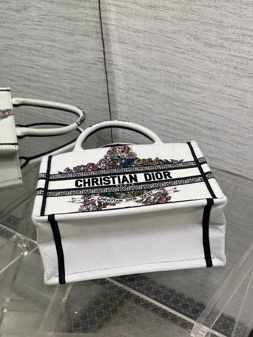 DIOR 25S LUCKY SMALL DIOR BOOK TOTE 26 IN WHITE MULTICOLOR DIOR STAR EMBROIDERY