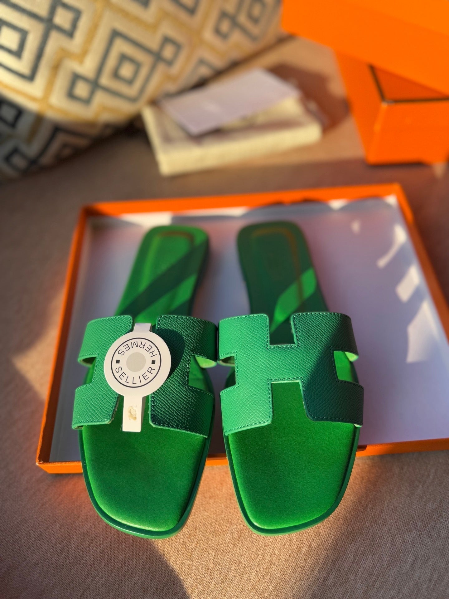 HERMES 0RAN SANDALS IN SHAMROCK GREEN CALFSKIN