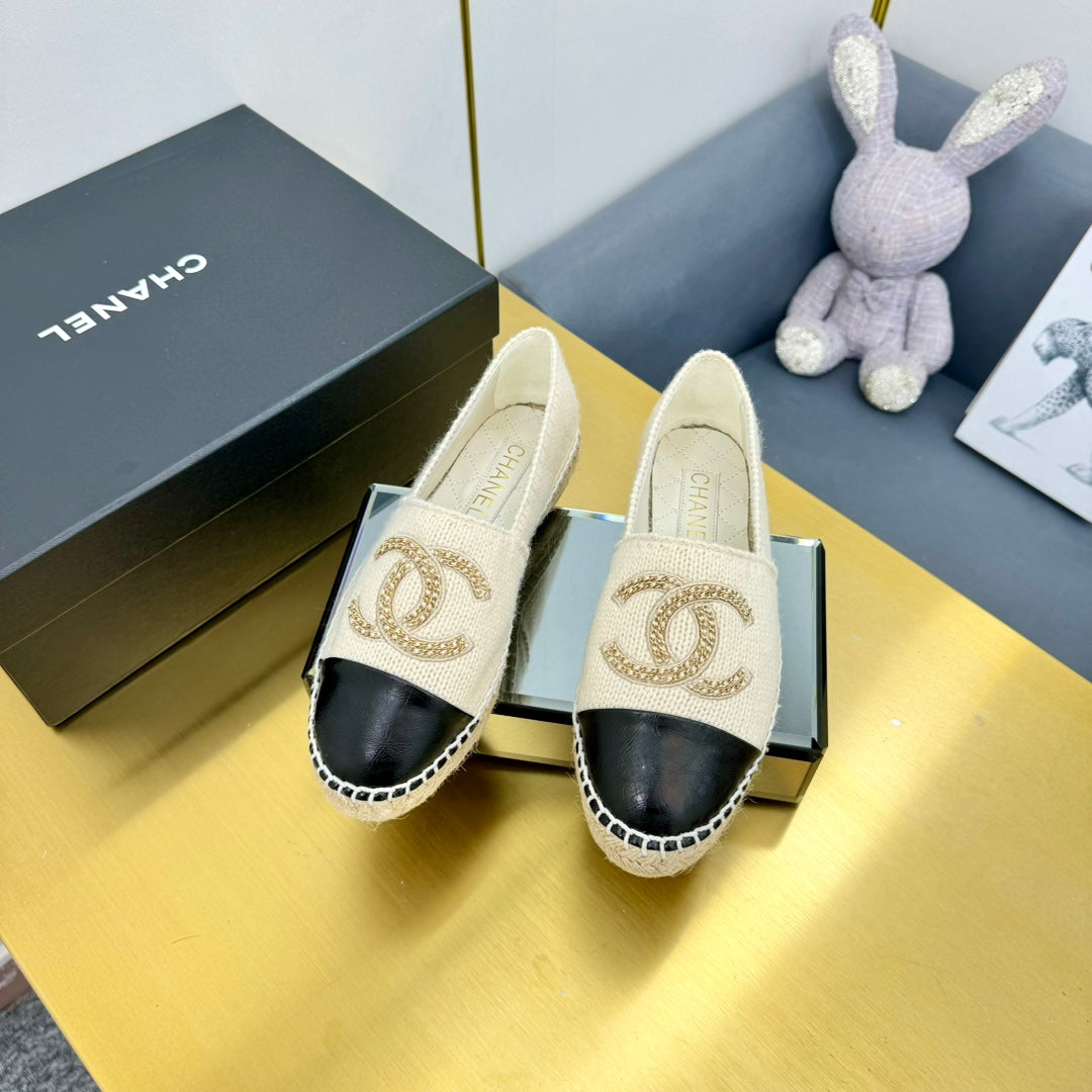 CHANEL ESPADRILLES PLATFORM 25S IN CREAM WHITE KNITTED WOOL AND BLACK LAMBSKIN