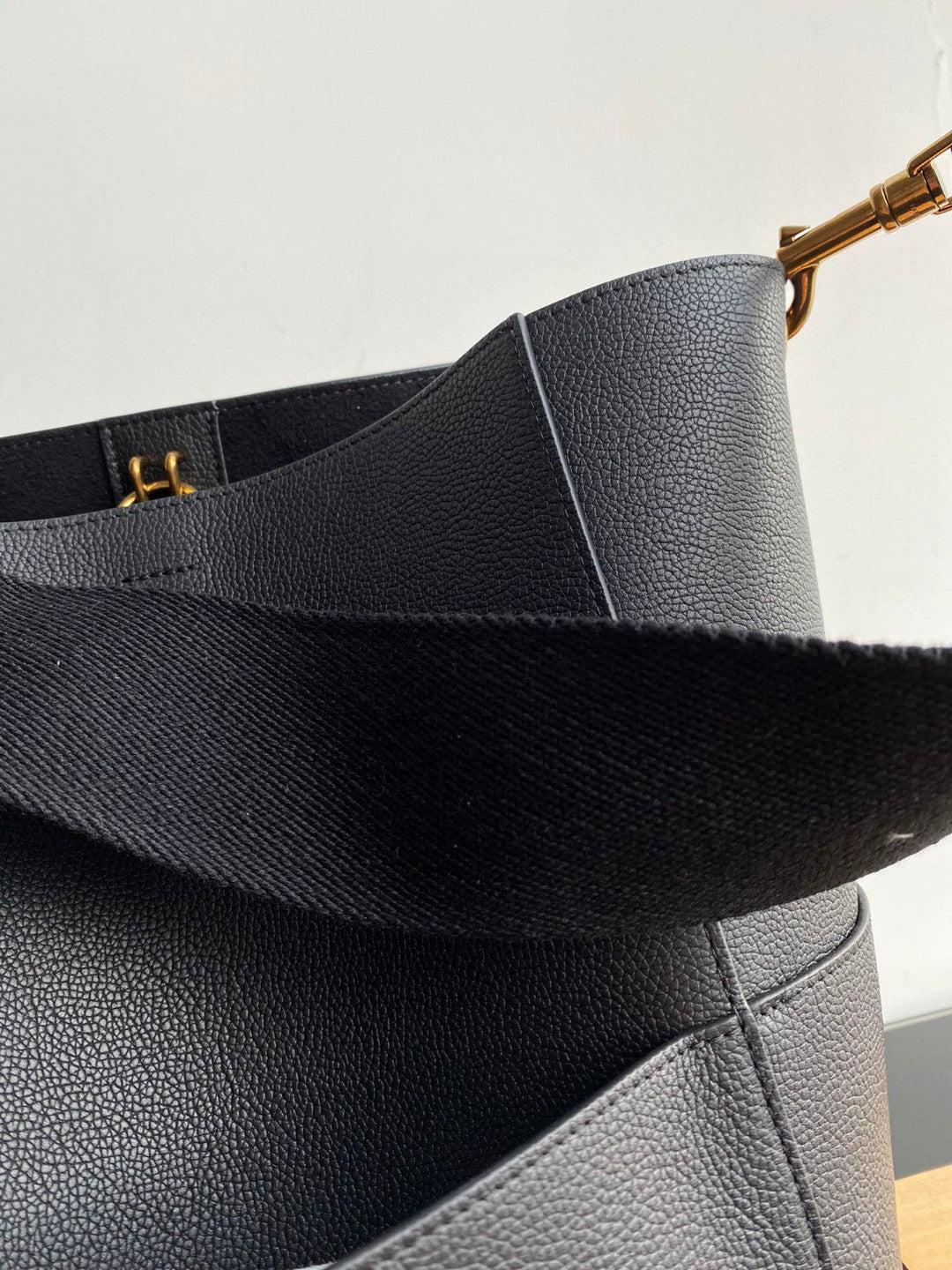 CELINE SANGLE SEAU BUCKET 33 BAG BLACK CALFSKIN