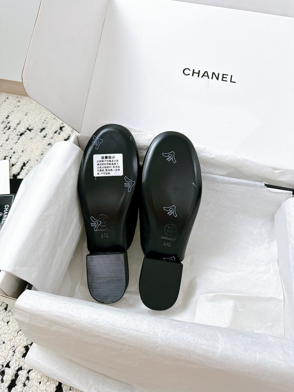 CHANEL FLAT MULE IN BLACK CALFSKIN HARDWARE WITH ROCK MIX CHAIN