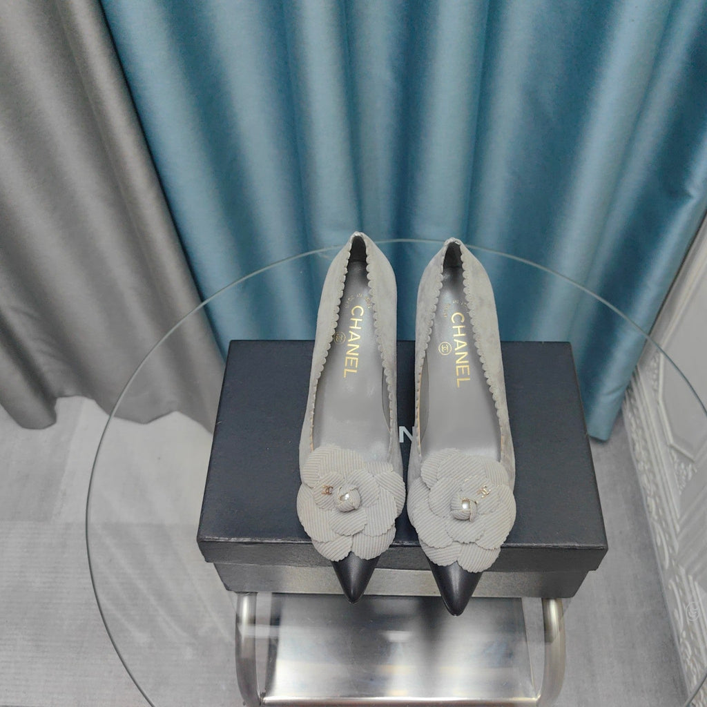CHANEL HIGH HEELS 80 MM IN SPANISH GRAY SUEDE AND BLACK CALFSKIN WITH FLOWER