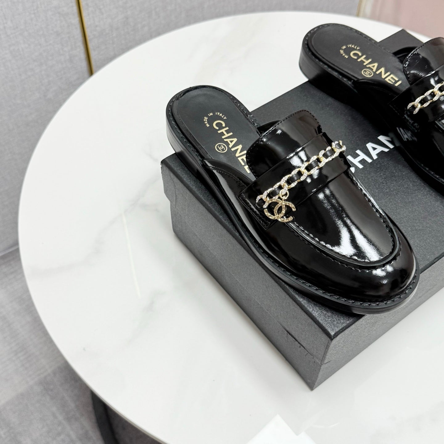 CHANEL FLAT MULE 25S IN BLACK CALFSKIN STYLE 4