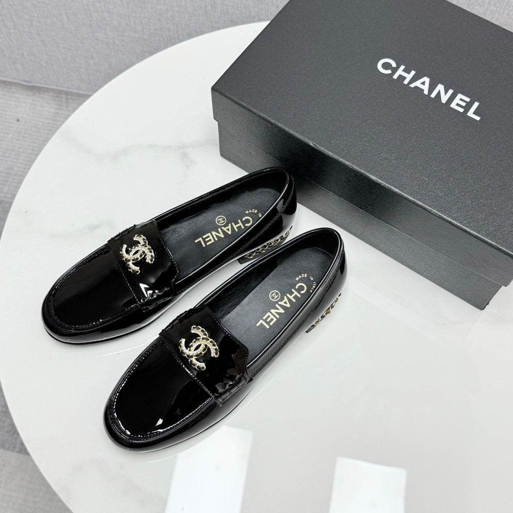 CHANEL LOAFER 25S IN BLACK GLOSSY LEATHER WITH GOLD HARDWARE