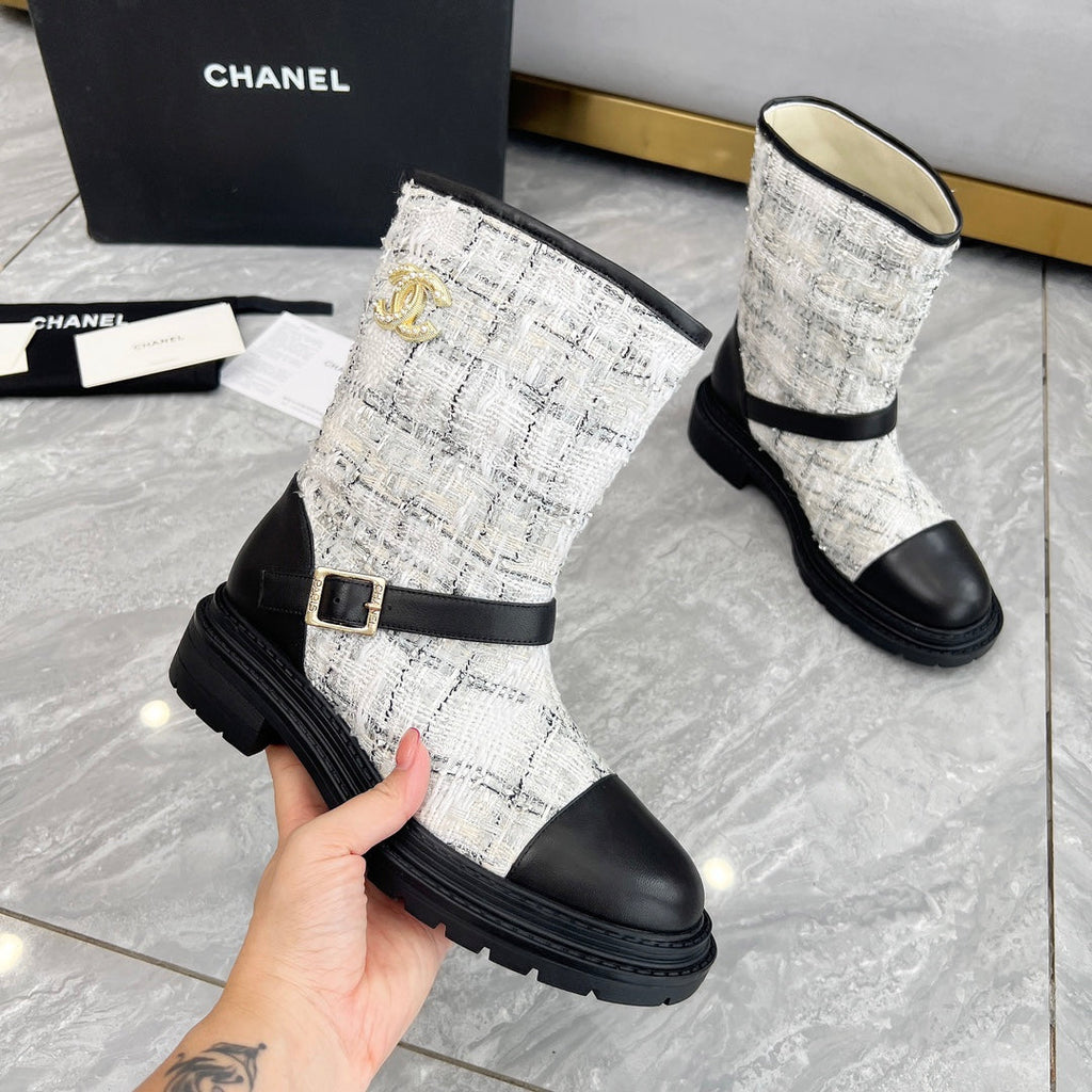 CHANEL 25S MID-CALF BOOTS 45MM IN BLACK CALFSKIN AND WHITE TWEED GOLD HARDWARE