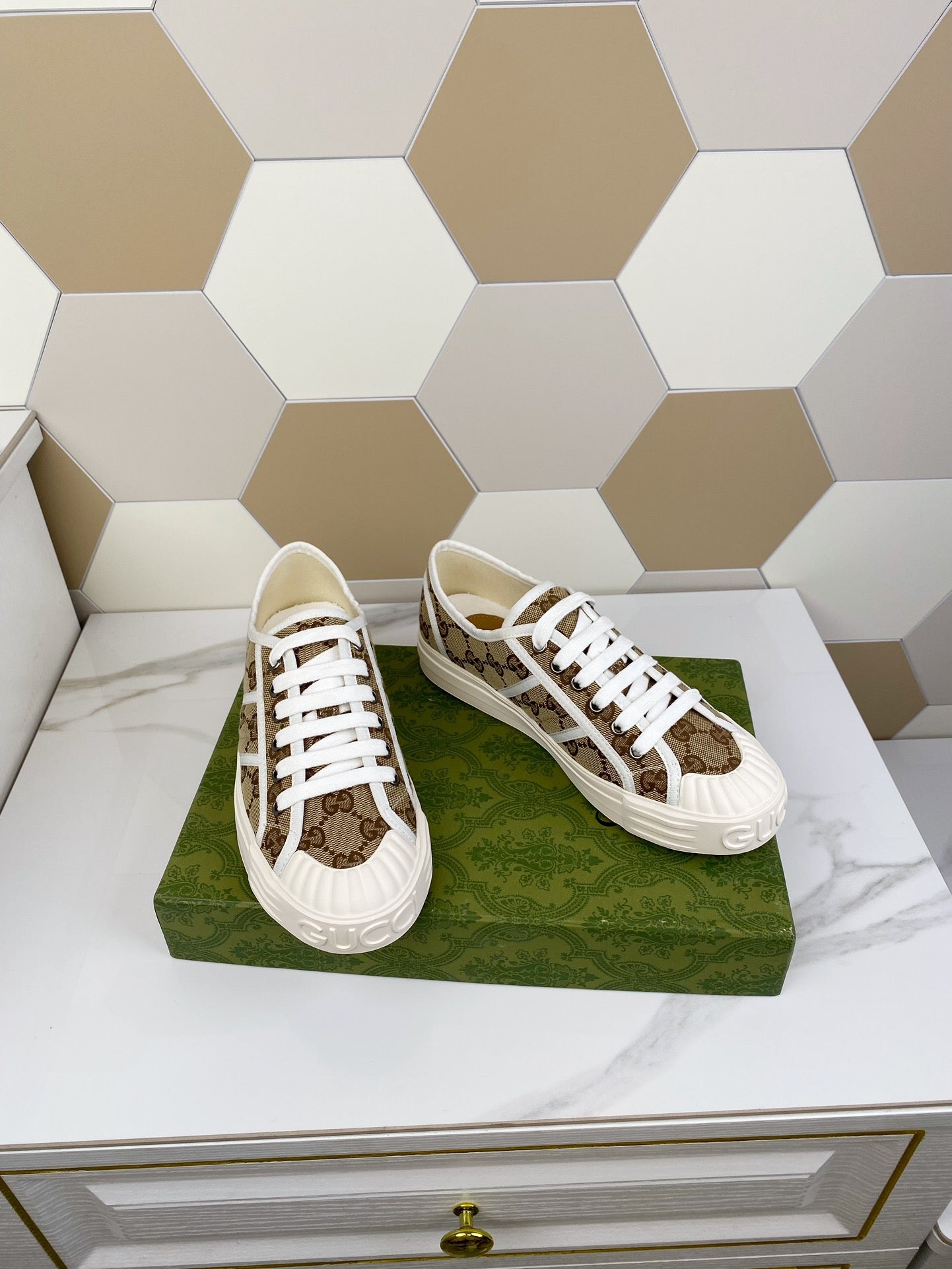 GUCCI JULIO SNEAKER WITH WEB BROWN PATTERNED CANVAS