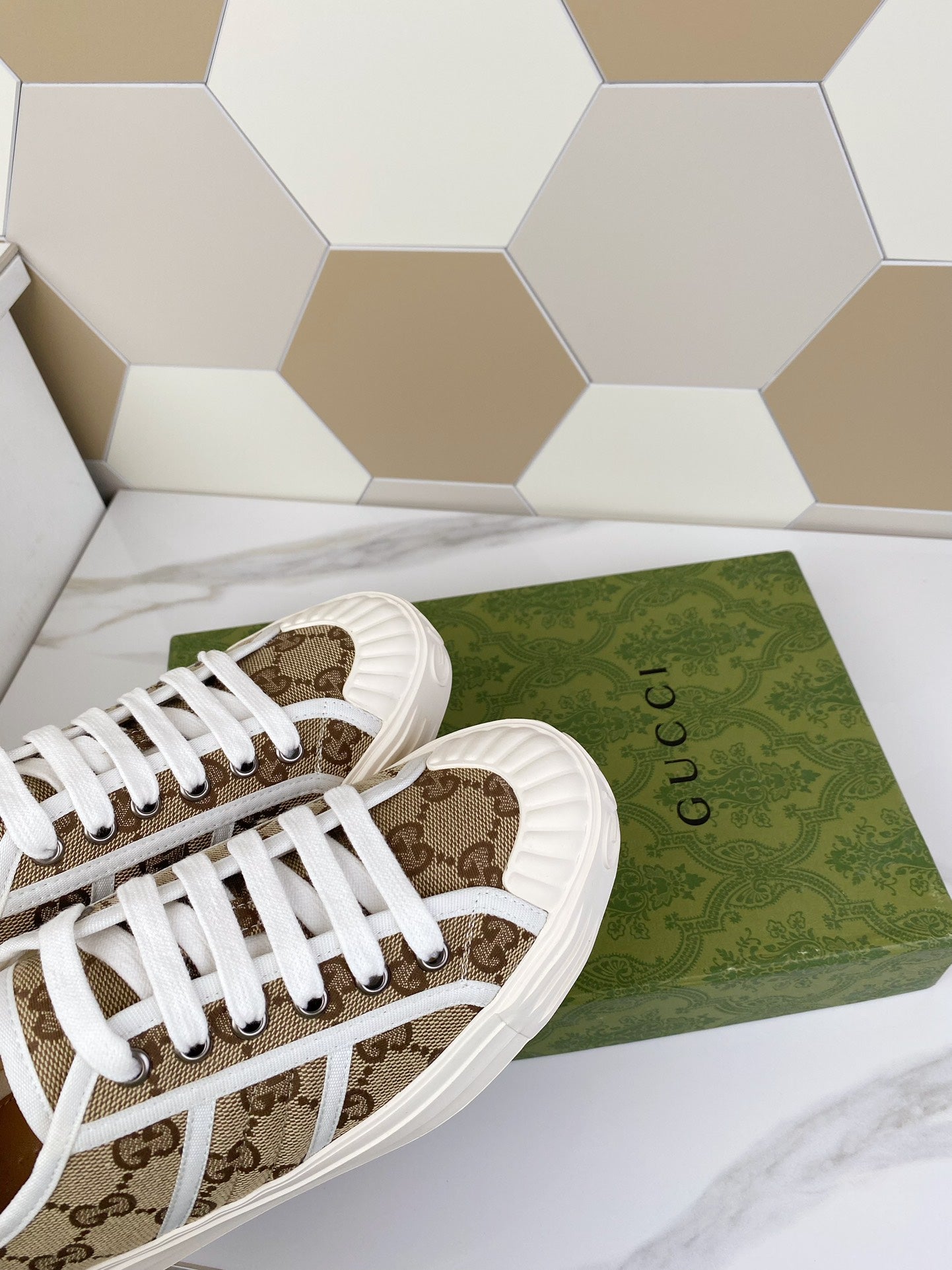 GUCCI JULIO SNEAKER WITH WEB BROWN PATTERNED CANVAS