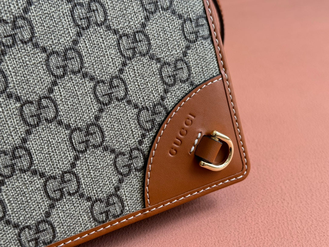 GUCCI EMBLEM WALLET  MONOGRAM 20 IN BEIGE AND DARK BROWN  CALFSKIN