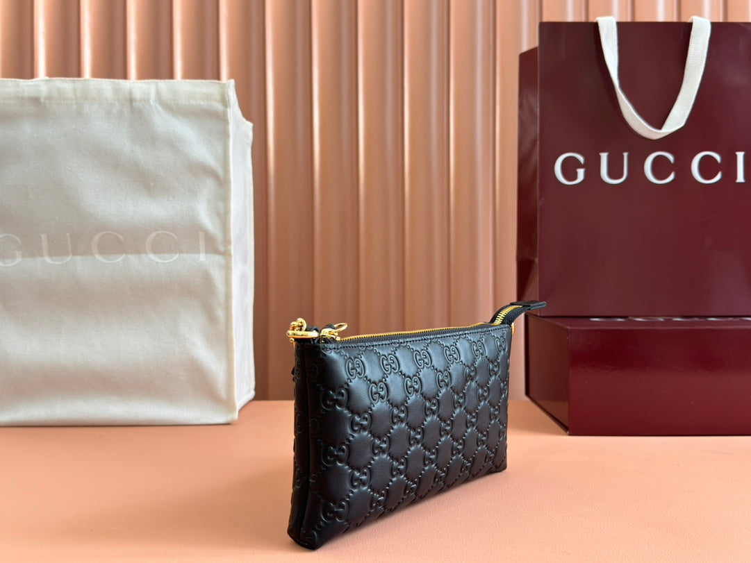 GUCCI RUBBER EFFECT SMALL WALLET ON CHAIN 22.5 IN BLACK CALFSKIN