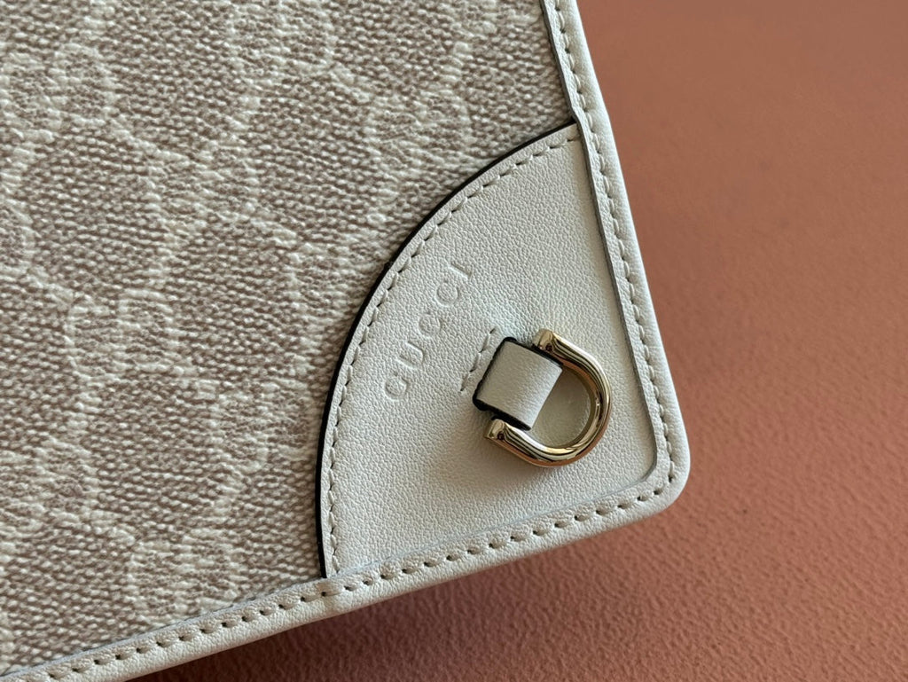 GUCCI EMBLEM WALLET  MONOGRAM 20 IN BEIGE AND WHITE SMOOTH CALFSKIN
