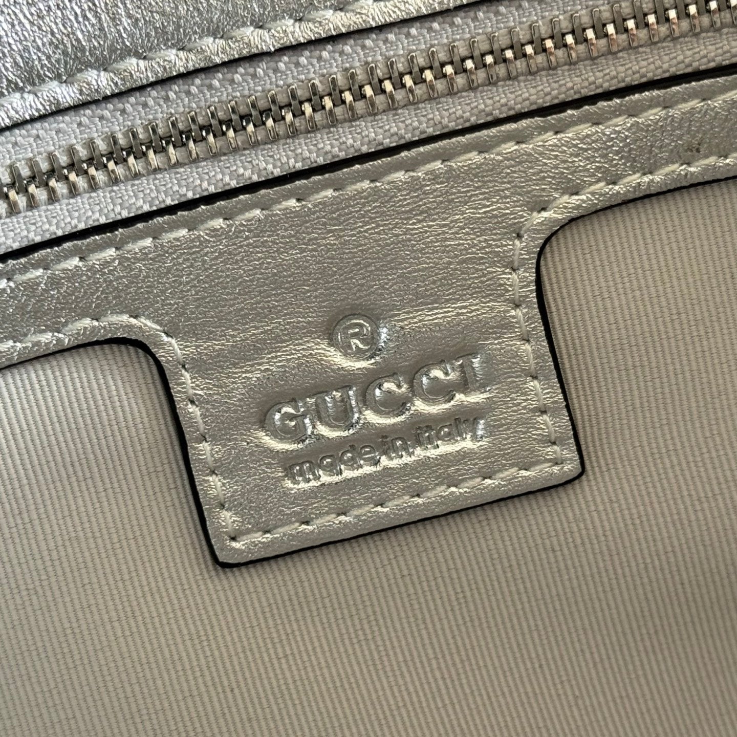GUCCI 26S  MARMONT BAG 26 IN SILVER LAMBSKIN