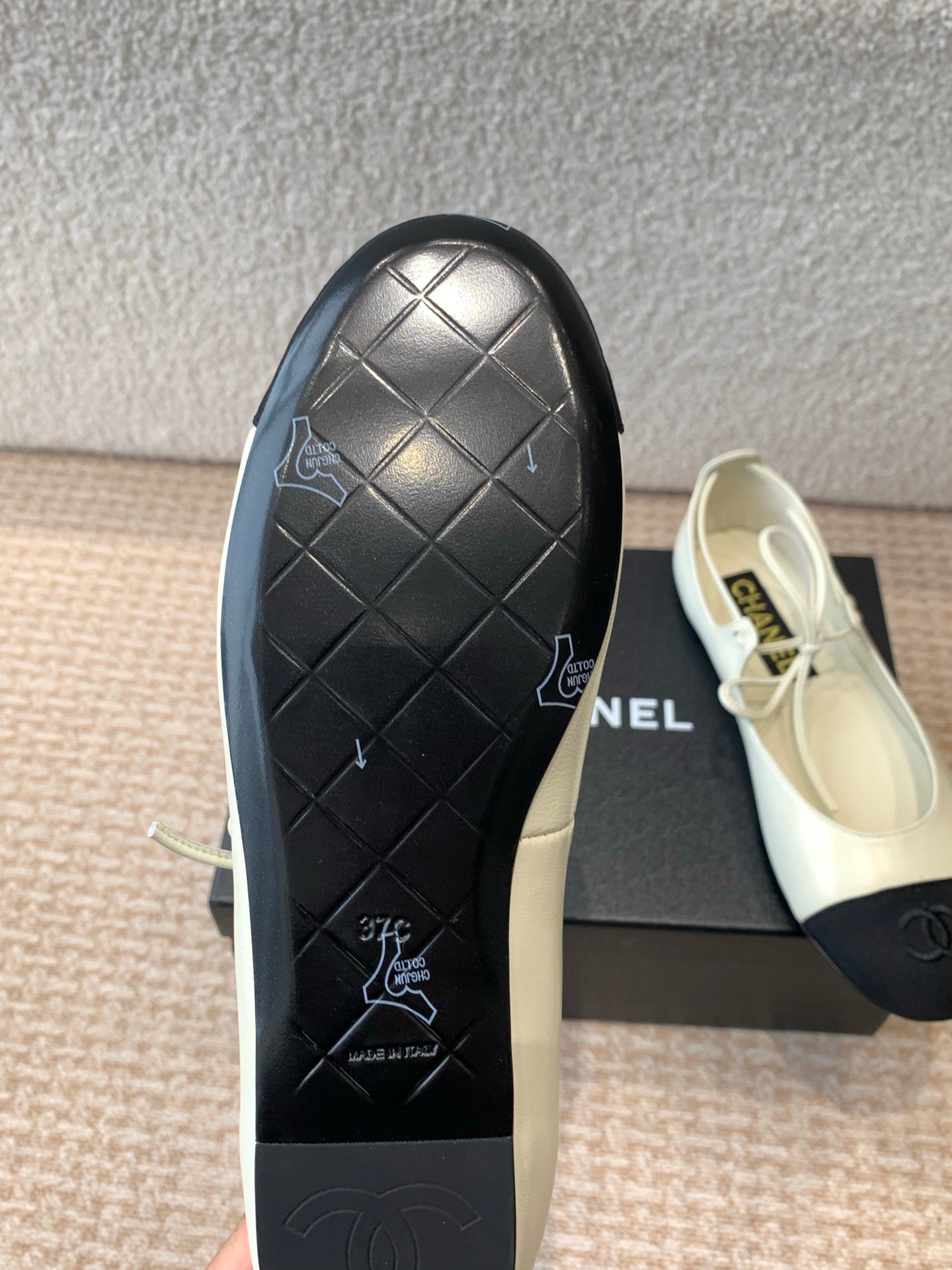 CHANEL MARY JANE BALLERINA IN WHITE LAMBSKIN