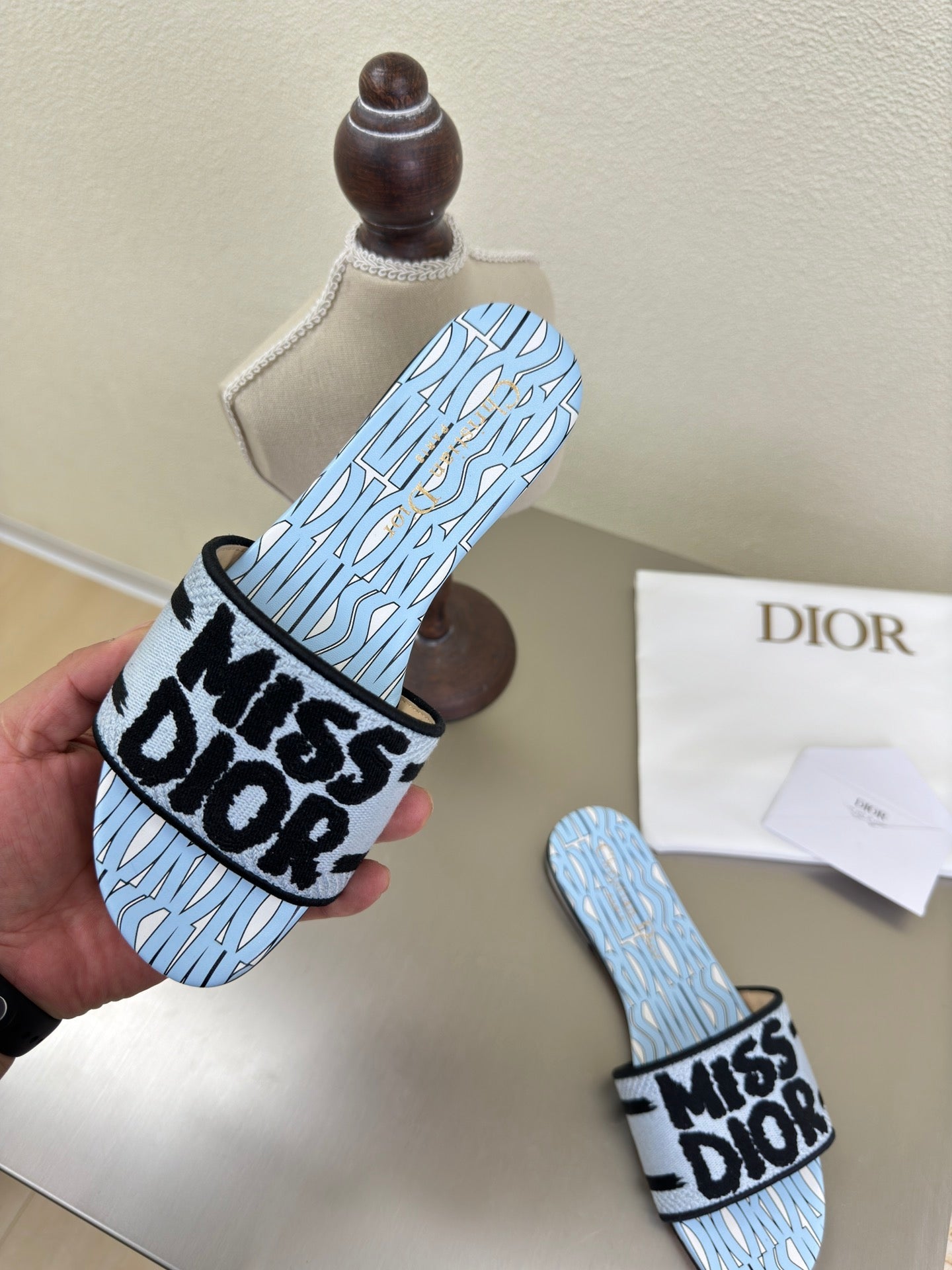 DIOR DWAY SLIDE EMBROIDERED COTTON AND POWDER BLUE MISS  ALLOVER MOTIF