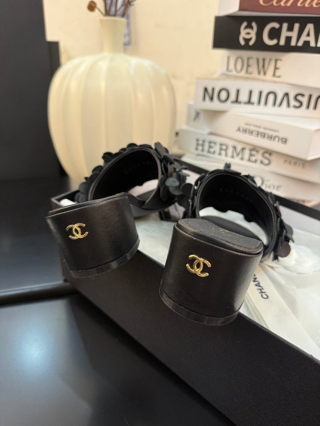CHANEL MID HEEL 45 MM MULE IN BLACK CALFSKIN