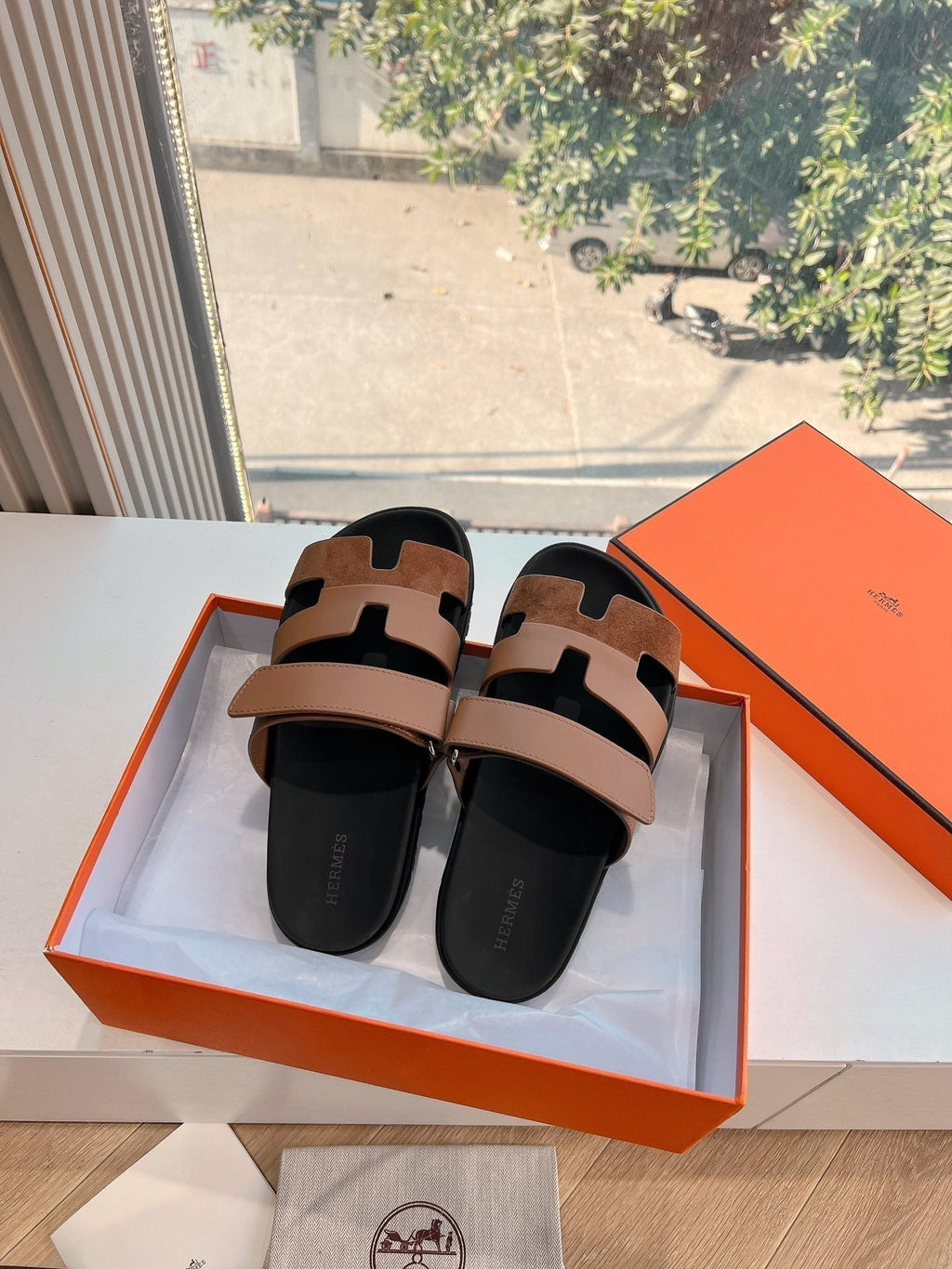 HERMES CHYPRE SANDAL IN BRONZE BROWN SUEDE AND CALFSKIN