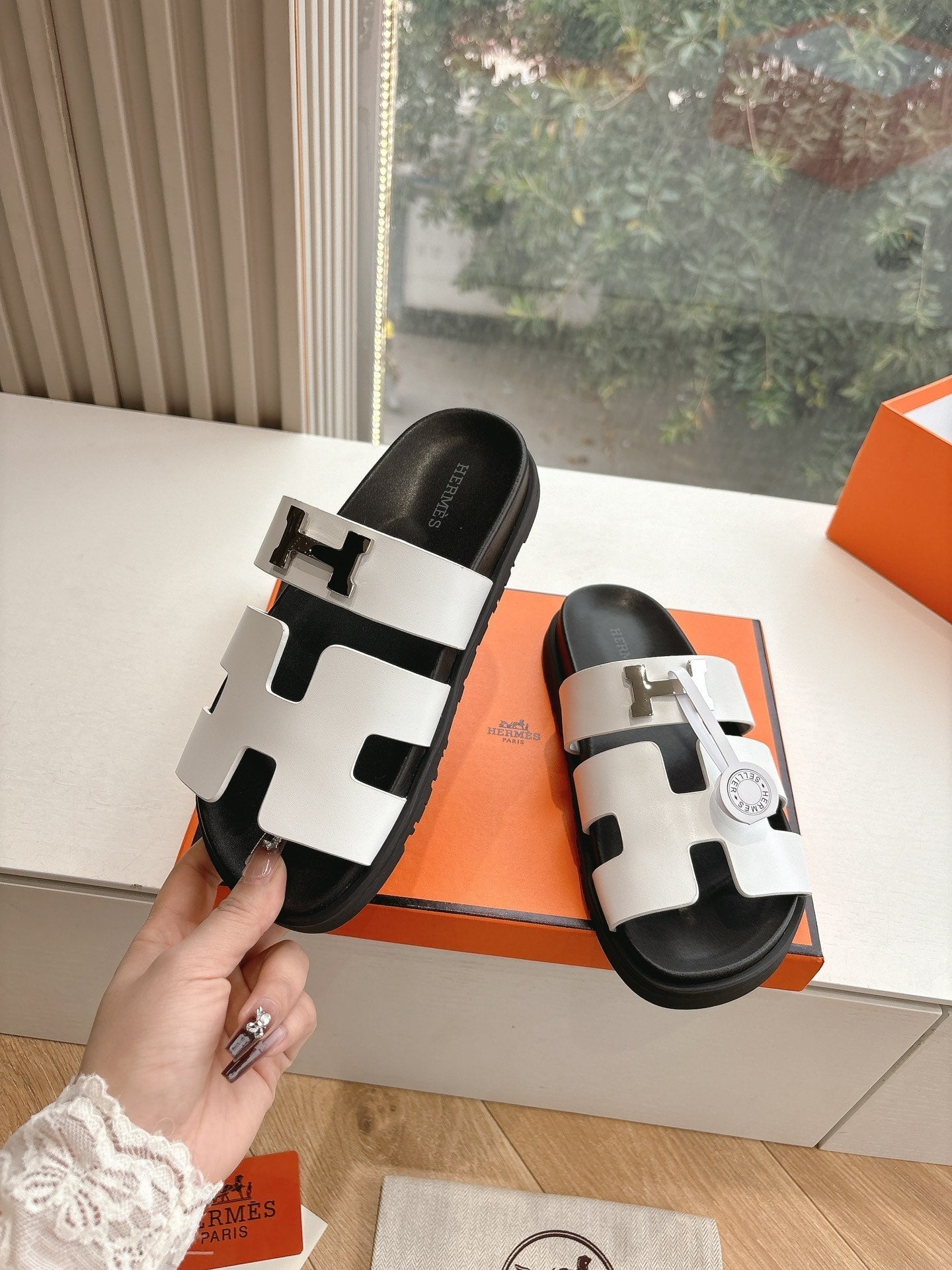 HERMES CHYPRE SANDAL IN WHITE CALFSKIN