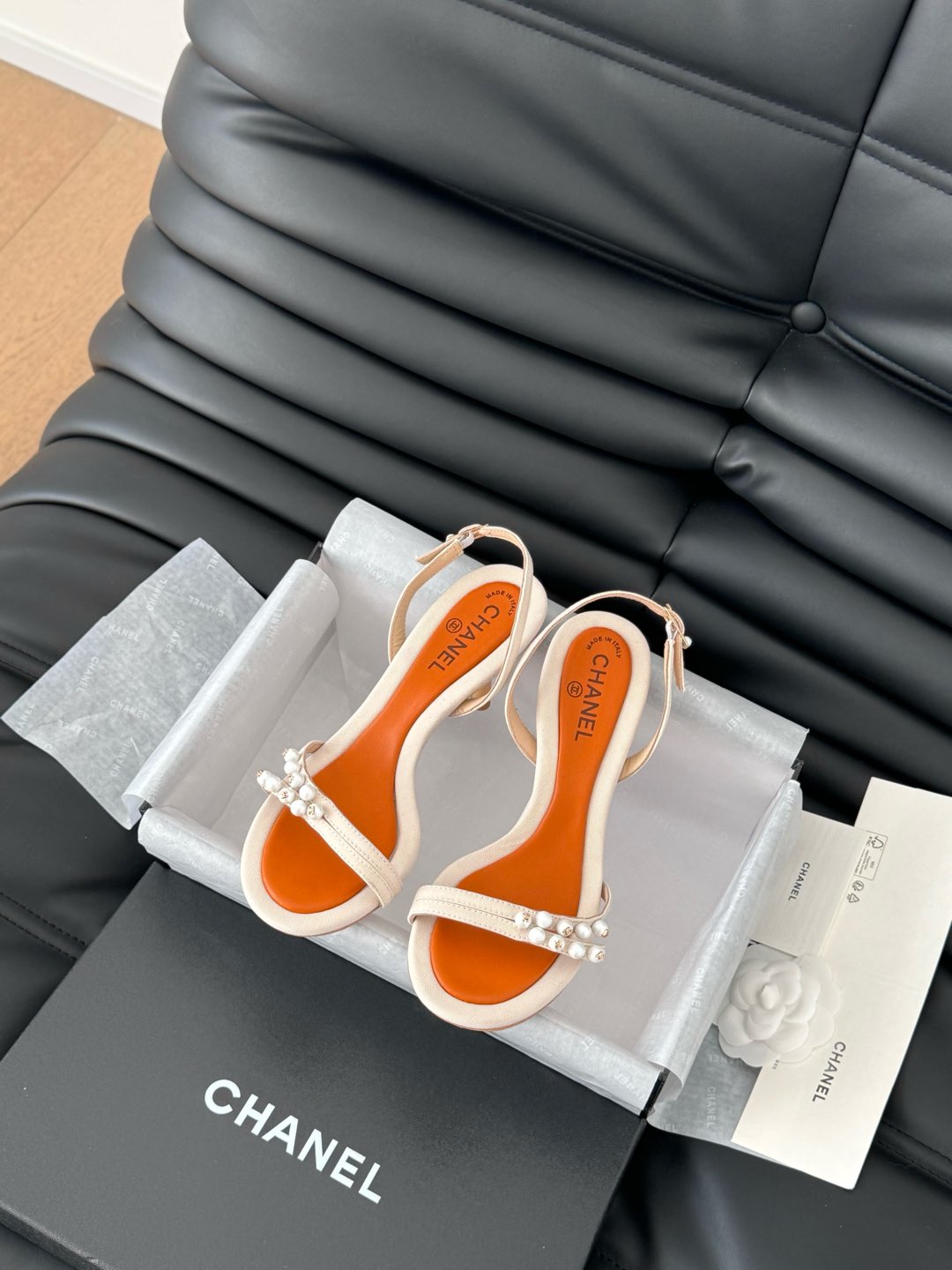 CHANEL PEARL SANDAL IN WHITE AND VIVID ORANGE LAMBSKIN 75 MM