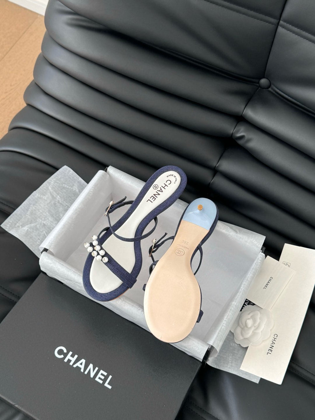 CHANEL PEARL SANDAL IN BLUE DENIM AND WHITE LAMBSKIN 35 MM