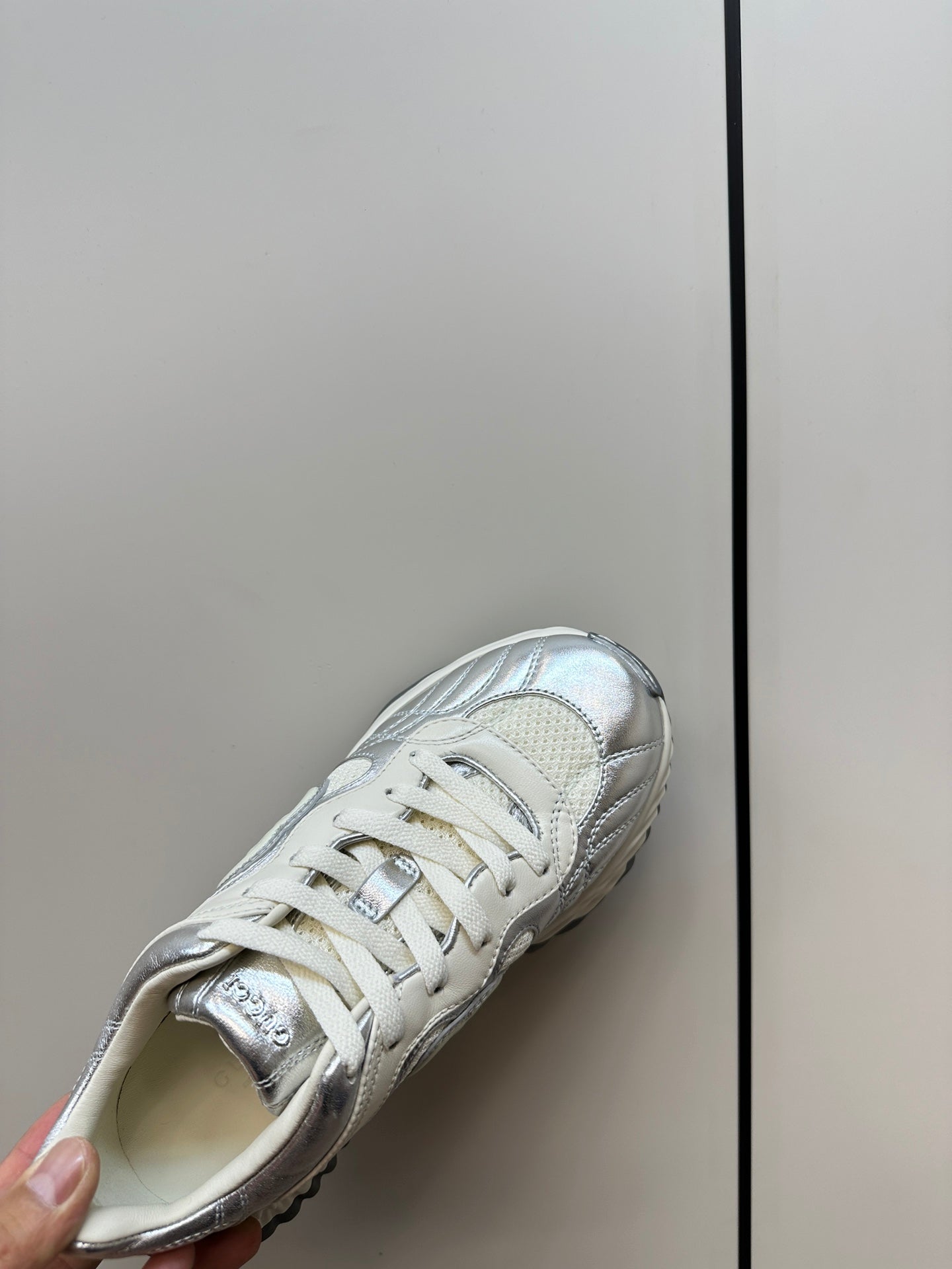 GUCCI Ripple Leather Sneakers White Silver