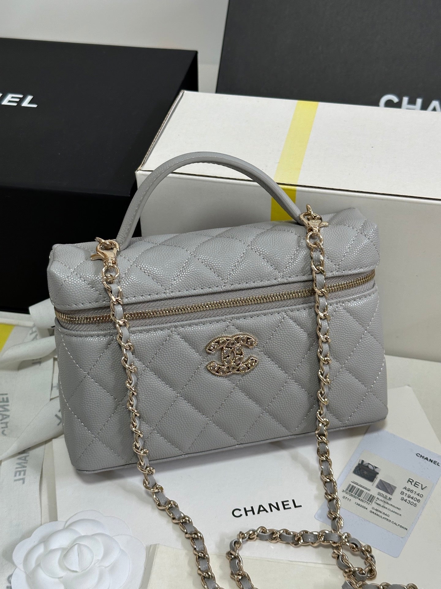 CHANEL STRASS VANITY QUILTED CASE 19 IN GREY CALFSKIN WITH GOLD METALLIC